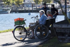 Illustrazione che rappresenta l'età pensionabile e le nuove regole per il pensionamento.