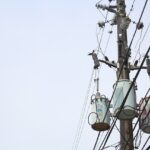 Immagine di bollette elettriche con evidenziazione delle nuove tariffe e avvisi di cambiamento.